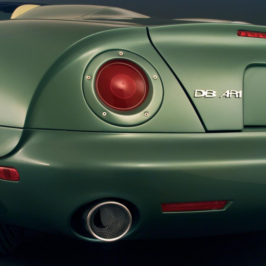 Детали экстерьера Aston Martin DB AR1 Zagato 2003 года  (NA) (фото 4 из 51)